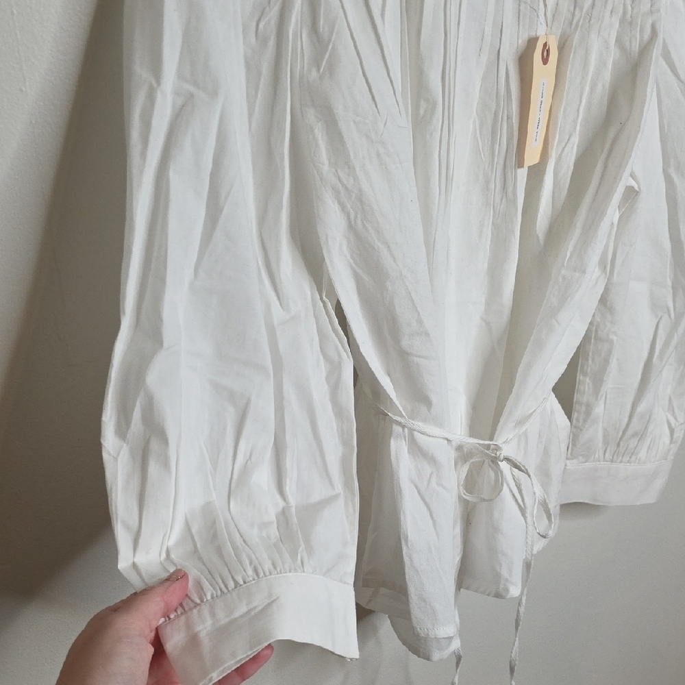 Uqnatu Pintuck White Pleated Blouse with Tie Waist NWT - Picture 3 of 8